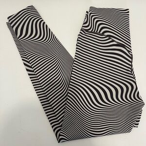 VITALITY X COSMOPOLITAN: The Storm Leggings